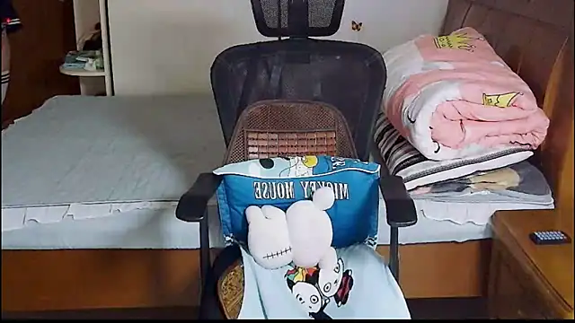 Strawberry baby online show from 12-19-25, 02:48