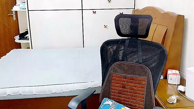 Strawberry baby online show from 10-12-25, 01:23