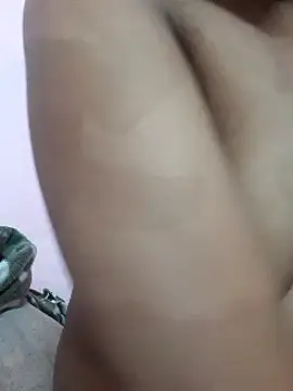 Snapshot of KIRAANVV chatting on 01-04-25, 12:05 KIRAANVV online show from 01-04-25, 12:05