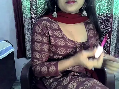 SIYA MAVI online show from 12-17-25, 04:39