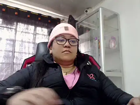 Snapshot of Astrid_Rx chatting on 01-02-25, 01:51 Astrid Rx online show from 01-02-25, 01:51