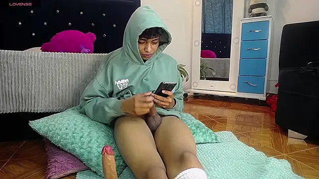 twinkmilk  online show from 03-13-25, 03:39