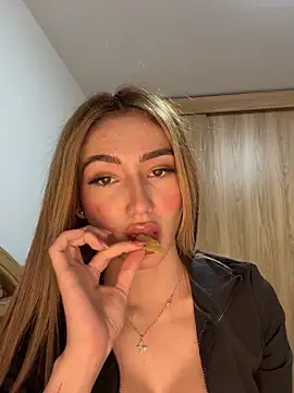 Maddy Jones online show from 11-23-25, 03:38