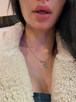 Maddy Jones online show from 12-05-25, 09:23