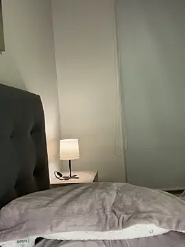 Maddy Jones online show from 10-27-25, 01:17