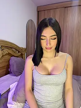 Snapshot of Maddy_Jones chatting on 06-19-26, 02:17 Maddy Jones online show from 06-19-26, 02:17