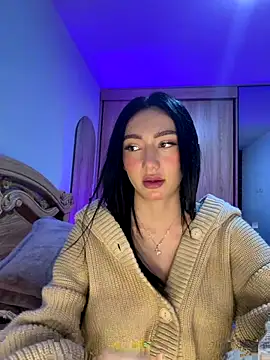 Maddy Jones online show from 12-15-25, 01:22