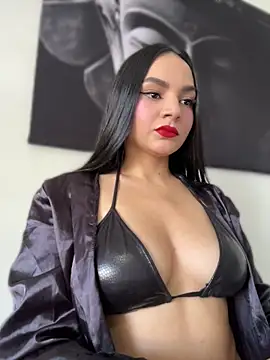 Snapshot of LiaOwen_ chatting on 06-10-26, 05:03 LiaOwen online show from 06-10-26, 05:03