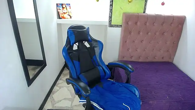 Anniee x online show from 12-22-25, 01:22