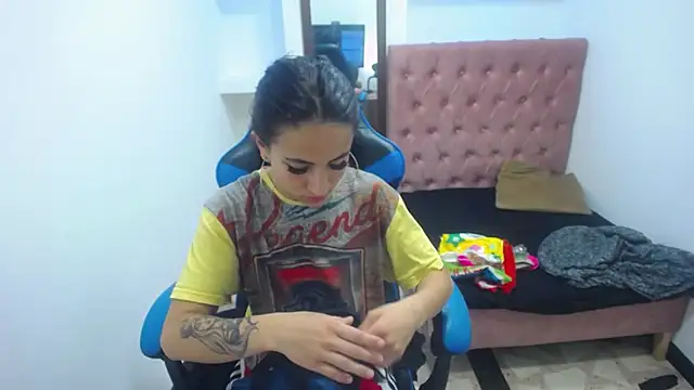 Snapshot of Anniee_x chatting on 03-13-25, 12:35 Anniee x online show from 03-13-25, 12:35