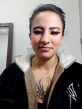 Snapshot of Anniee_x chatting on 10-07-25, 01:12 Anniee x online show from 10-07-25, 01:12