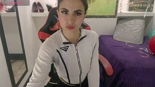 Snapshot of Anniee_x chatting on 02-21-25, 12:06 Anniee x online show from 02-21-25, 12:06