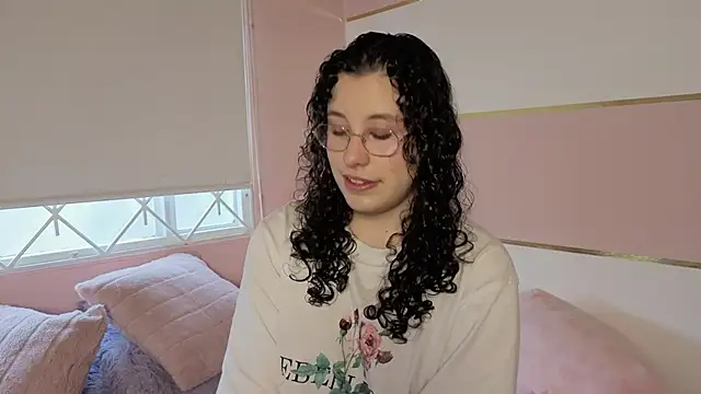 Snapshot of Charlotte__Miller chatting on 10-04-25, 11:23 Charlotte Miller online show from 10-04-25, 11:23