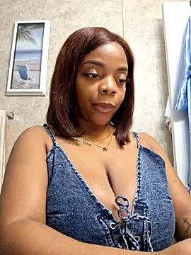 Snapshot of Sade_summer chatting on 02-23-25, 12:30 Sade summer online show from 02-23-25, 12:30