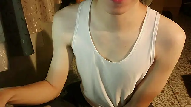 Snapshot of KYU890428 chatting on 05-20-26, 04:37 KYU890428 online show from 05-20-26, 04:37