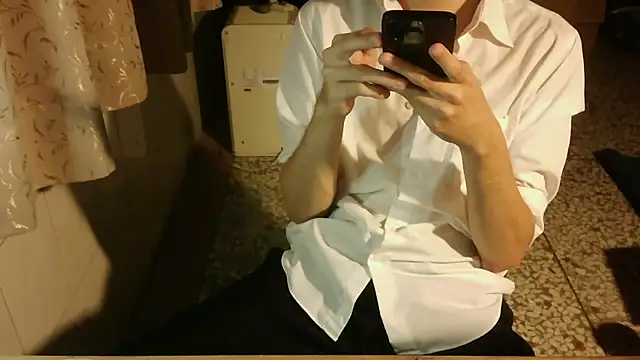 Snapshot of KYU890428 chatting on 05-15-26, 05:44 KYU890428 online show from 05-15-26, 05:44