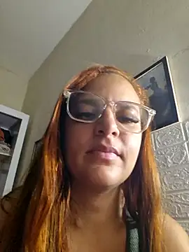 Snapshot of AliceRuivinha2 chatting on 10-05-25, 05:09 AliceRuivinha2 online show from 10-05-25, 05:09