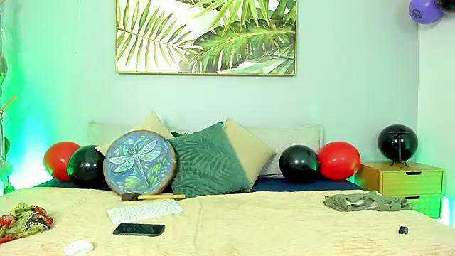 Snapshot of iriis_rosse chatting on 10-31-25, 01:41 iriis rosse online show from 10-31-25, 01:41