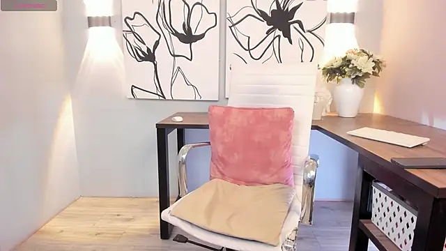 Snapshot of iriis_rosse chatting on 03-06-25, 10:15 iriis rosse online show from 03-06-25, 10:15