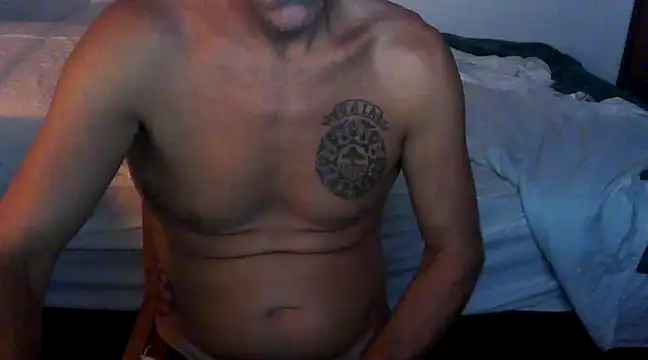 Snapshot of GoloZeusMax chatting on 03-10-25, 05:43 GoloZeusMax online show from 03-10-25, 05:43