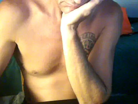 Snapshot of GoloZeusMax chatting on 02-20-25, 04:18 GoloZeusMax online show from 02-20-25, 04:18