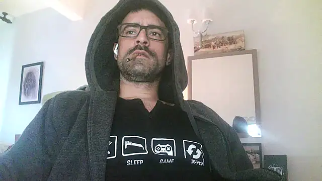 Patrickhound online show from 02-05-25, 04:58