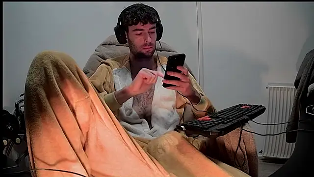 onesieboyx online show from 01-10-25, 12:26