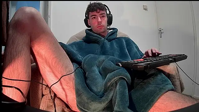 onesieboyx online show from 01-03-25, 12:40