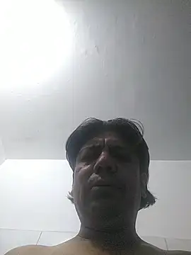 Snapshot of escorpio50jt chatting on 09-24-25, 02:40 escorpio50jt online show from 09-24-25, 02:40