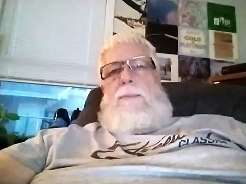 Snapshot of Futura_intx chatting on 09-14-25, 12:33 Futura intx online show from 09-14-25, 12:33