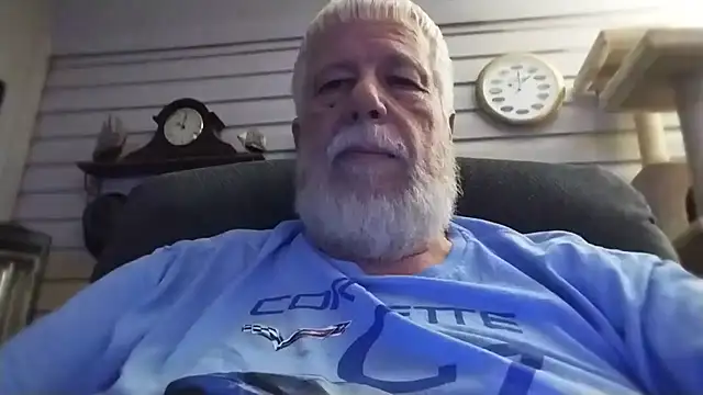Snapshot of Futura_intx chatting on 05-19-26, 03:02 Futura intx online show from 05-19-26, 03:02