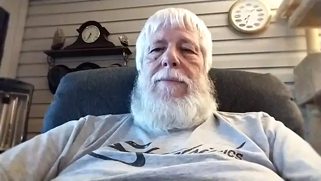 Snapshot of Futura_intx chatting on 04-21-26, 12:34 Futura intx online show from 04-21-26, 12:34