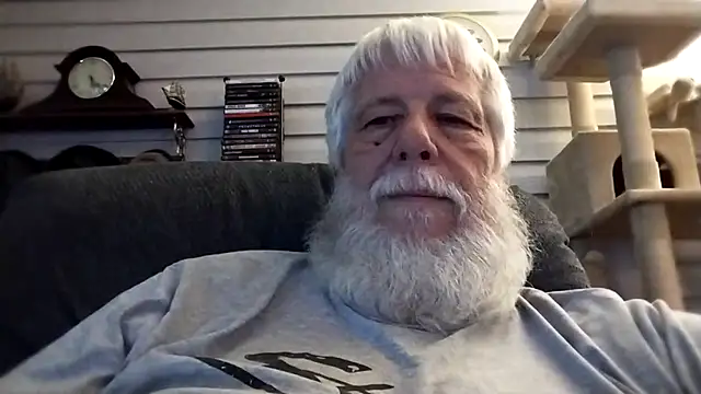 Snapshot of Futura_intx chatting on 04-21-26, 11:22 Futura intx online show from 04-21-26, 11:22