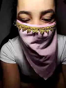 Snapshot of lucianamorales chatting on 02-06-25, 05:51 lucianamorales online show from 02-06-25, 05:51