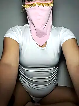 Snapshot of lucianamorales chatting on 01-17-25, 11:29 lucianamorales online show from 01-17-25, 11:29