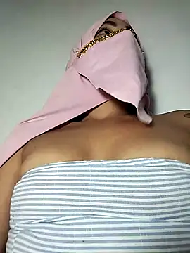 Snapshot of lucianamorales chatting on 02-23-25, 08:17 lucianamorales online show from 02-23-25, 08:17