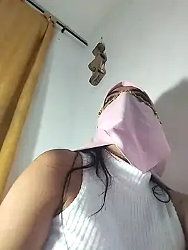 Snapshot of lucianamorales chatting on 02-19-25, 04:01 lucianamorales online show from 02-19-25, 04:01