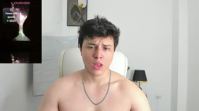 Snapshot of Thom_Ohtani chatting on 02-02-25, 02:17 Thom Ohtani online show from 02-02-25, 02:17