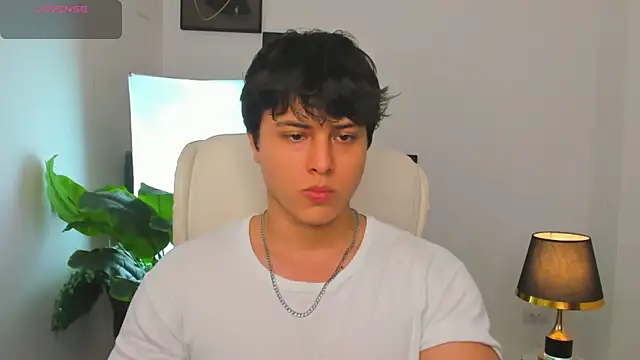 Snapshot of Thom_Ohtani chatting on 02-26-25, 11:41 Thom Ohtani online show from 02-26-25, 11:41