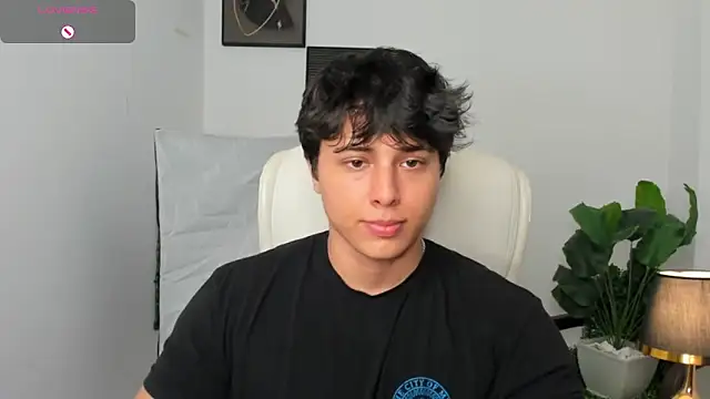 Snapshot of Thom_Ohtani chatting on 03-02-25, 02:30 Thom Ohtani online show from 03-02-25, 02:30