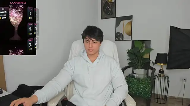 Snapshot of Thom_Ohtani chatting on 02-21-25, 05:31 Thom Ohtani online show from 02-21-25, 05:31