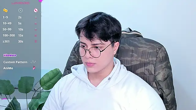 Snapshot of Thom_Ohtani chatting on 09-09-25, 09:57 Thom Ohtani online show from 09-09-25, 09:57