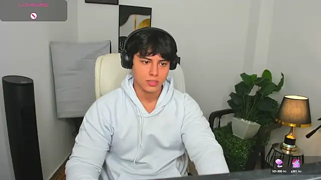 Snapshot of Thom_Ohtani chatting on 03-10-25, 01:23 Thom Ohtani online show from 03-10-25, 01:23