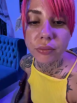 Snapshot of Izy_cute_ chatting on 04-30-26, 01:45 Izy cute online show from 04-30-26, 01:45