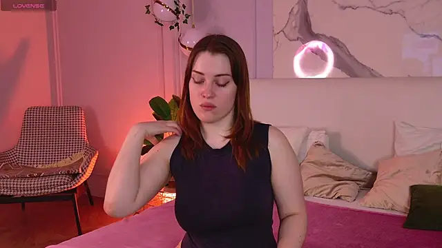 Snapshot of EllieGarson chatting on 05-06-26, 05:06 EllieGarson online show from 05-06-26, 05:06