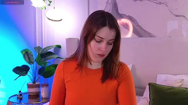 Snapshot of EllieGarson chatting on 05-01-26, 05:07 EllieGarson online show from 05-01-26, 05:07
