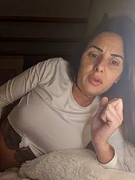 Snapshot of brune_caliente chatting on 01-06-25, 10:26 brune caliente online show from 01-06-25, 10:26