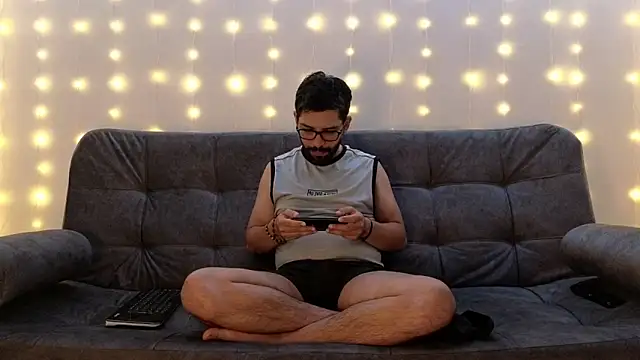 Snapshot of ErickBrant chatting on 03-15-25, 11:06 ErickBrant online show from 03-15-25, 11:06