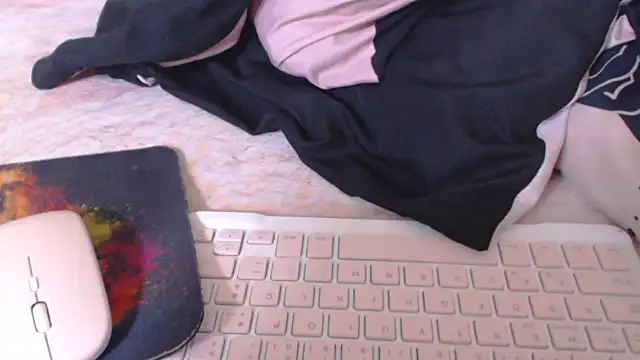 loirascorpio online show from 11-19-25, 01:22