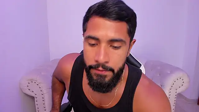 Santiago huntt online show from 12-23-25, 01:27